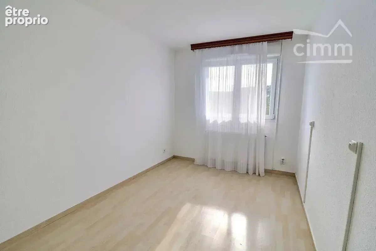 Appartement T4 de 90 .53 + garage + cave + ascenceur à FORBACH - photo 5