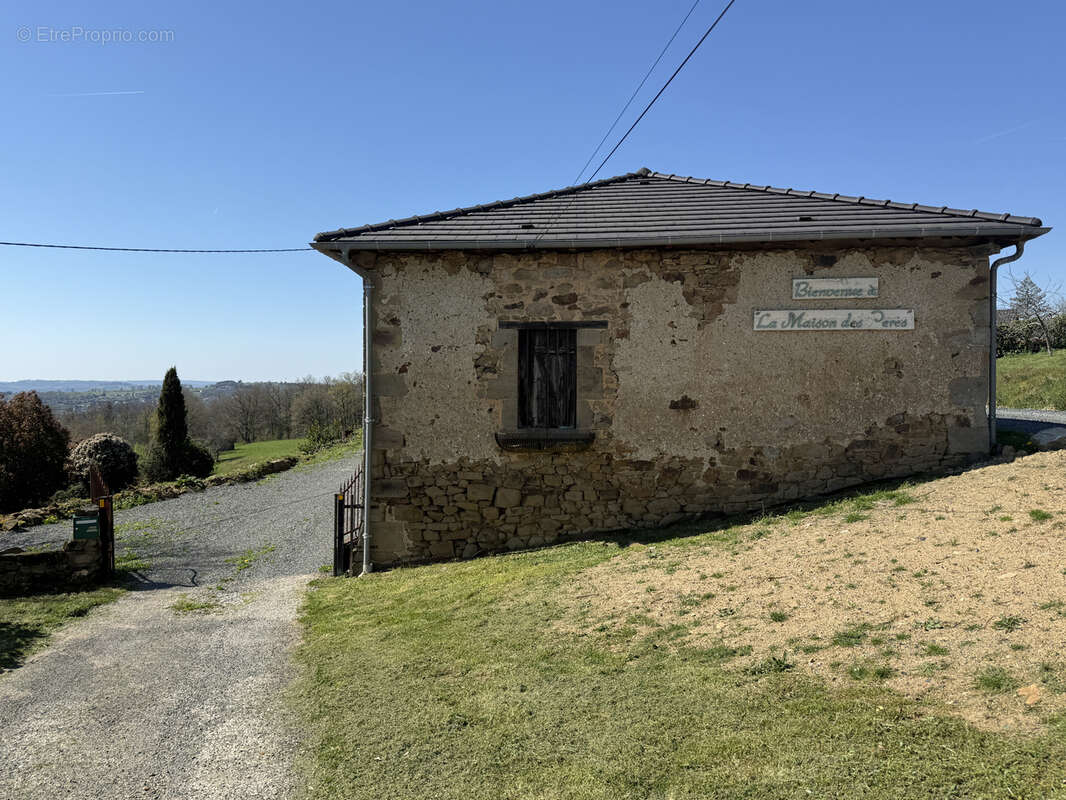 Propriete avec dependances et 11 ha de terrain - photo 42