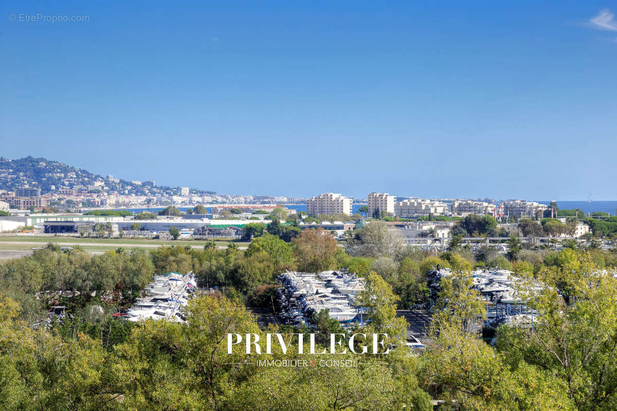 Appartement à MANDELIEU-LA-NAPOULE