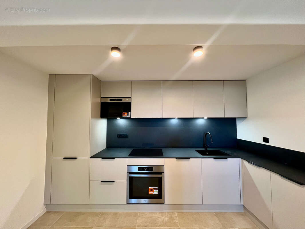 Appartement à SAINT-LAURENT-DU-VAR