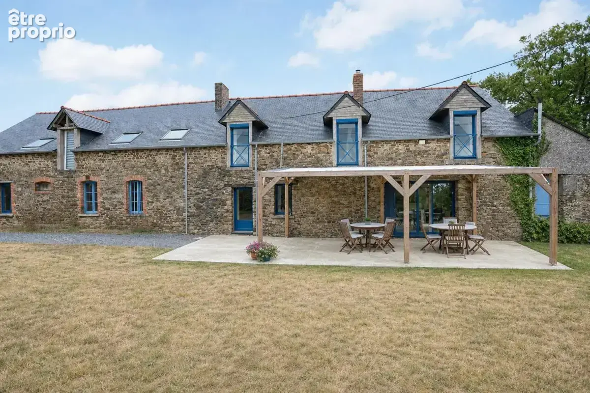 Maison de 194 m2 - 5 pièces - Martigné-Ferchaud - photo 2