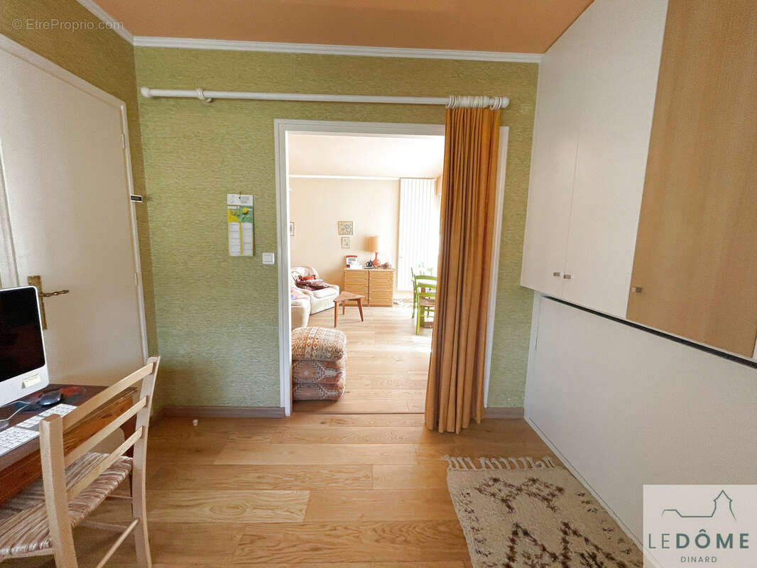Dinard appartement type deux en bon état avec parking - photo 5
