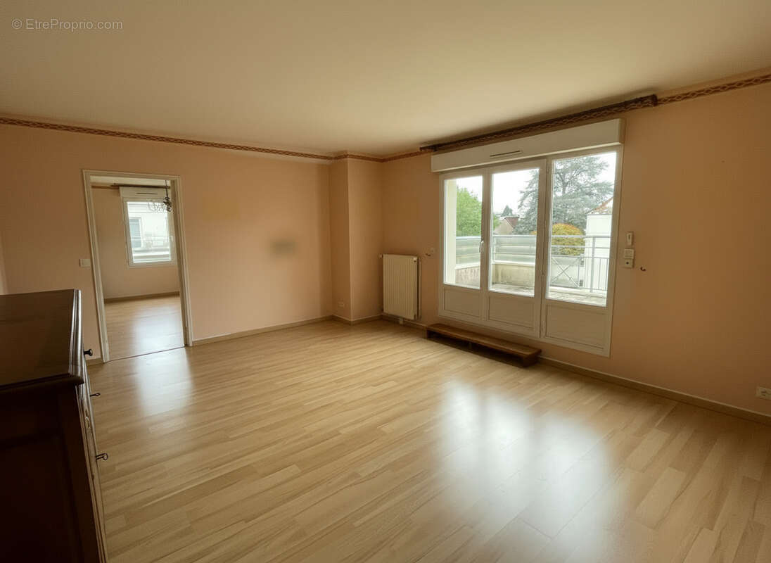 Appartement à MAINVILLIERS