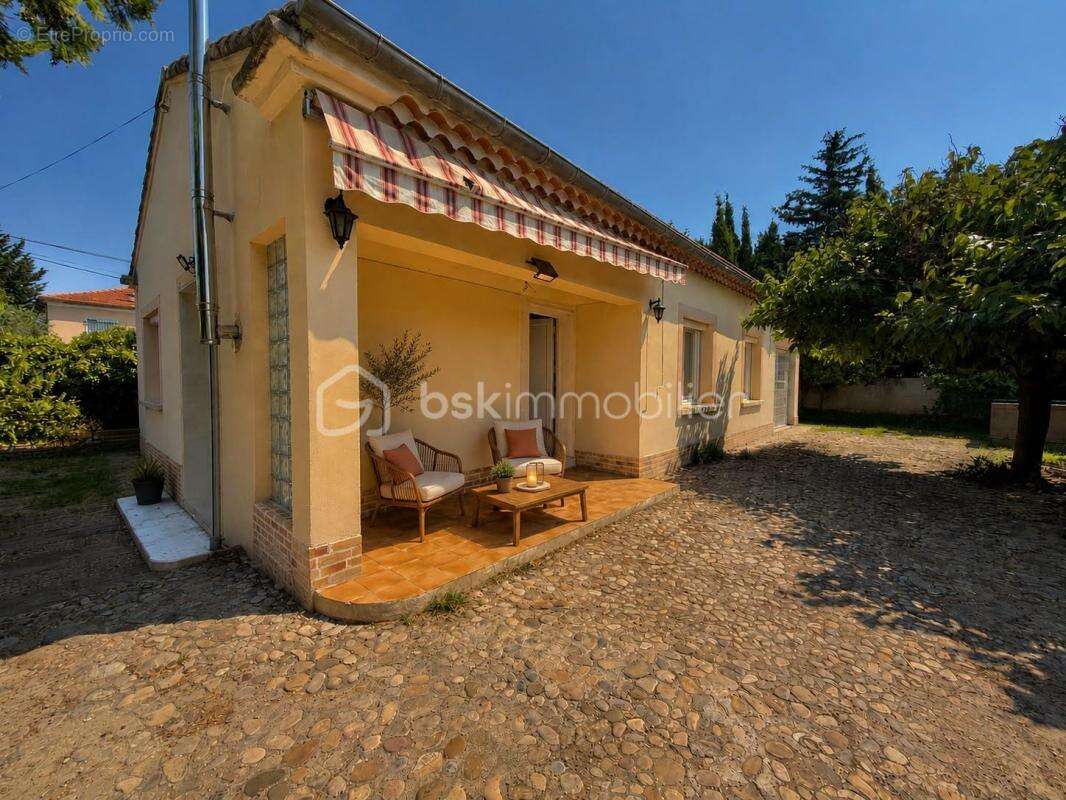 Orange – Maison de plain-pied entièrement rénovée avec jardin arboré et fort potentiel d'évolution - photo 4