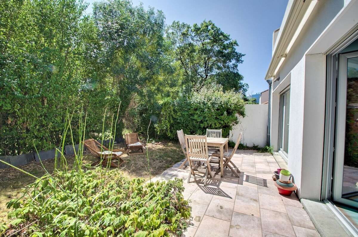 Maison à vendre 6 pièces LA ROCHELLE (17) Quartier Lafond, maison familiale de 5 chambres au calme - photo 17