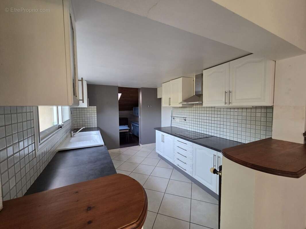 Maison 175 m² à Saint-Denis-De-Pile  - photo 4