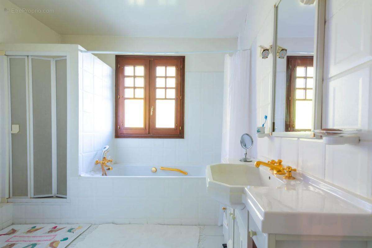 Maison à MAISONS-LAFFITTE