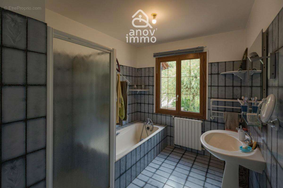 Mornac centre, maison sur sous sol avec appartement independ - photo 9