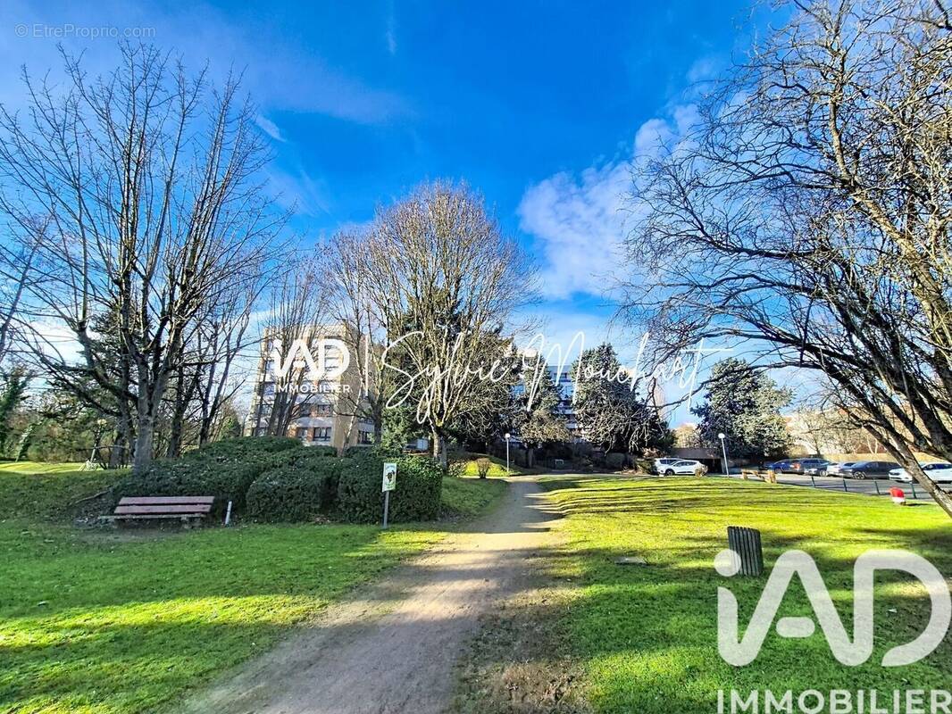 Photo 1 - Appartement à ELANCOURT