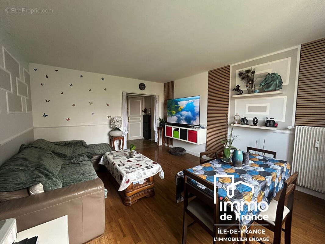 Appartement à SAINTE-GENEVIEVE-DES-BOIS