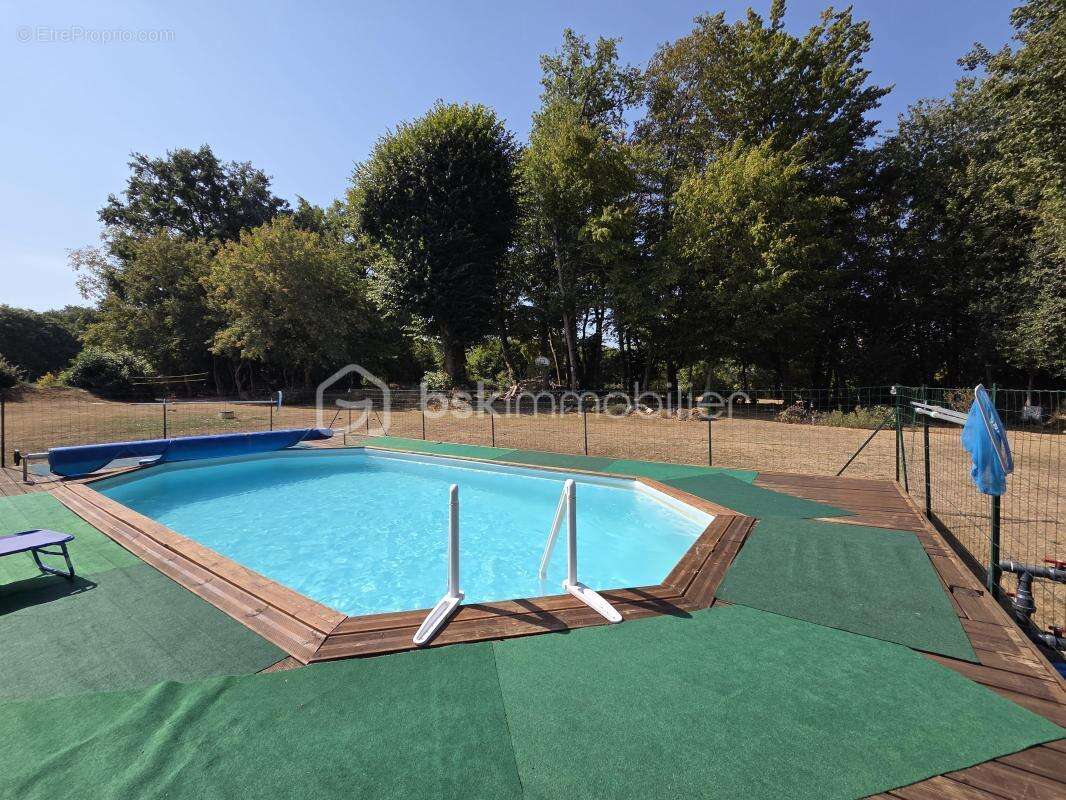 Coup de cœur – charme, elegance et potentiel, belle maison rénovée avec studio, piscine chauffée et 1 940 m² de terrain - photo 20