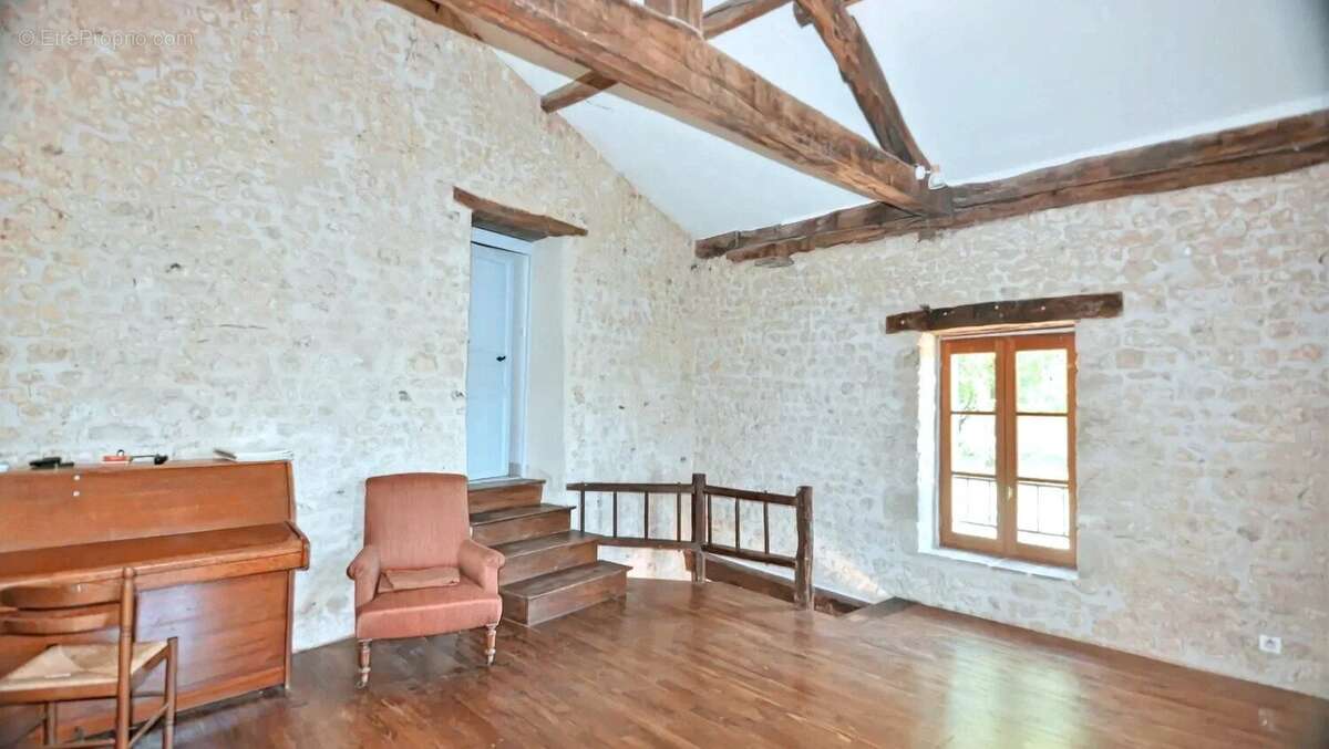 Maison à COURGEAC