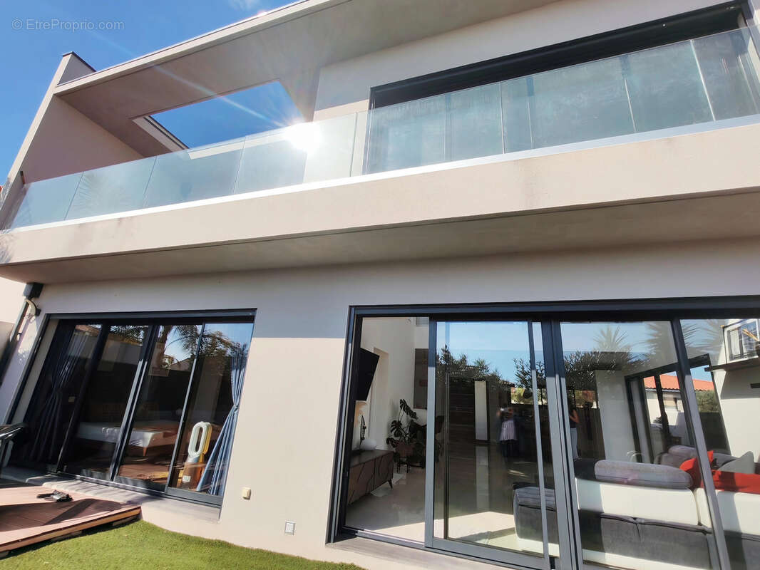 Maison à VILLENEUVE-DE-LA-RAHO