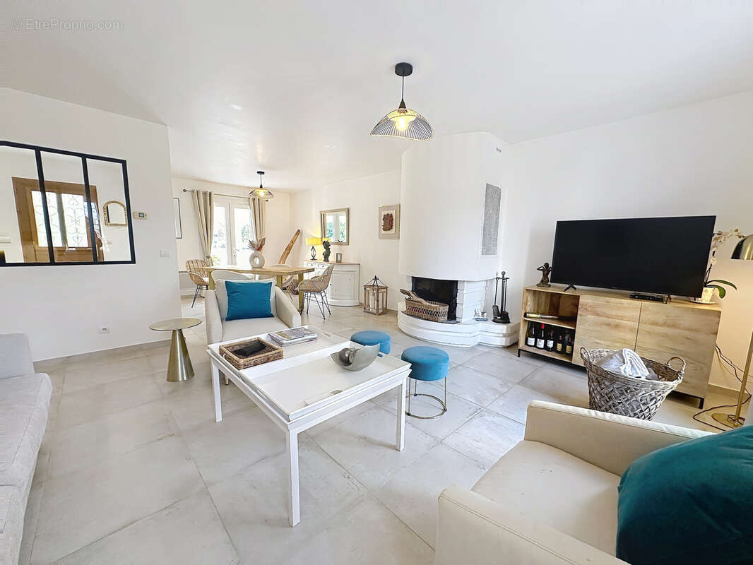 Maison à BAGNOLS-EN-FORET