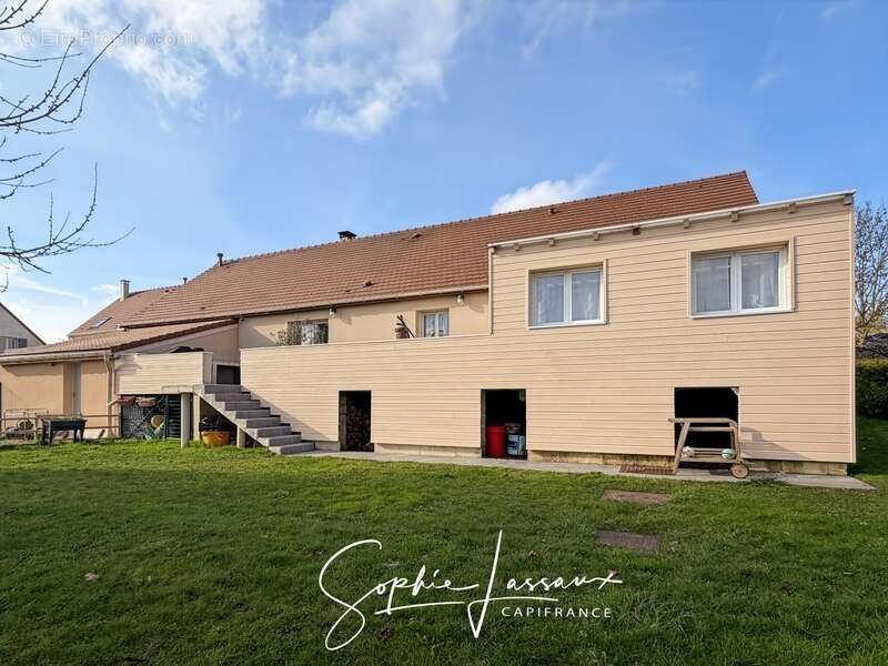 Maison récente de plain-pied à vendre en exclusivité à Authevernes – 152,35 m² – 5 pièces – 3 chambres – Double garage – Pièce c - photo 12