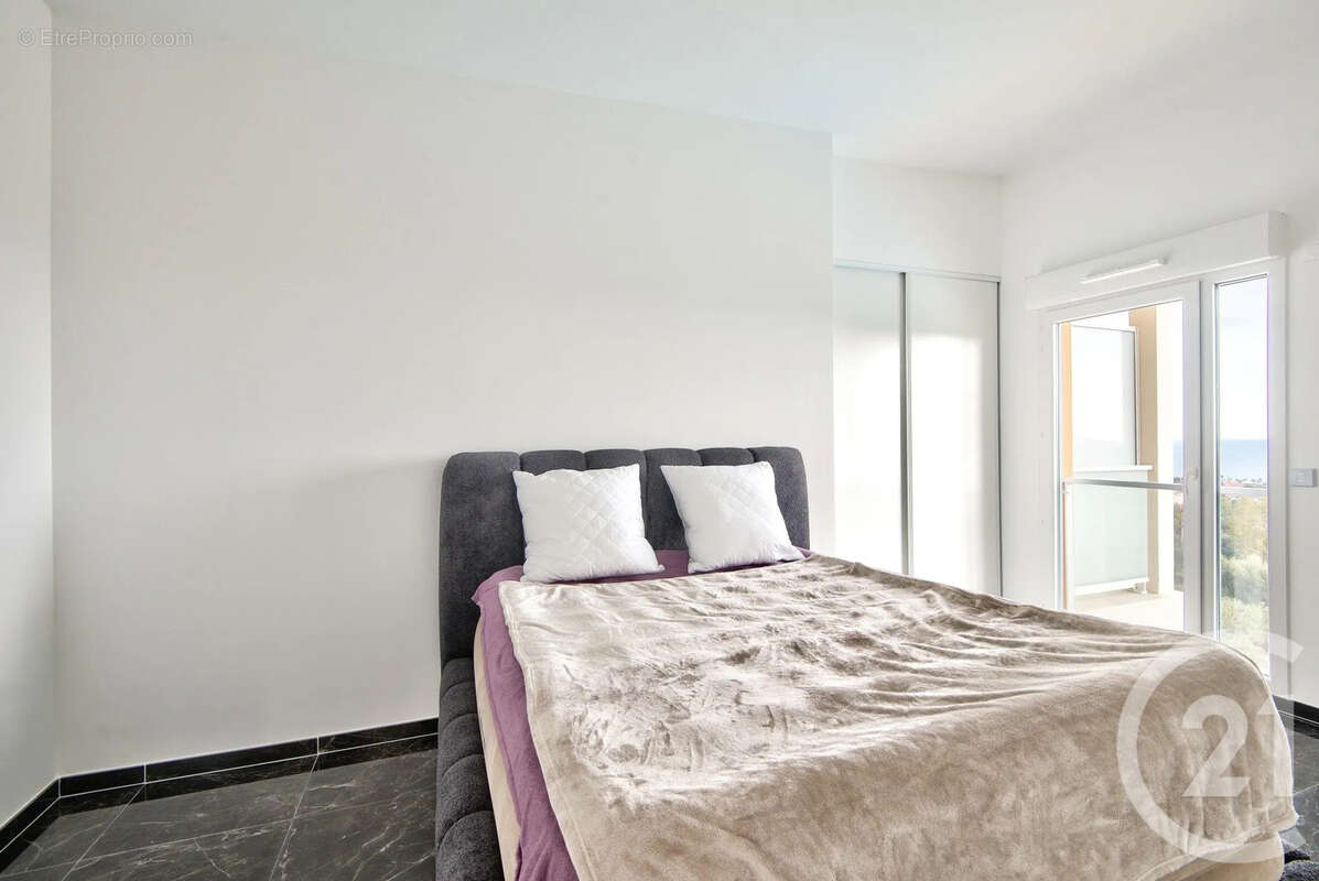 Appartement à VILLENEUVE-LOUBET