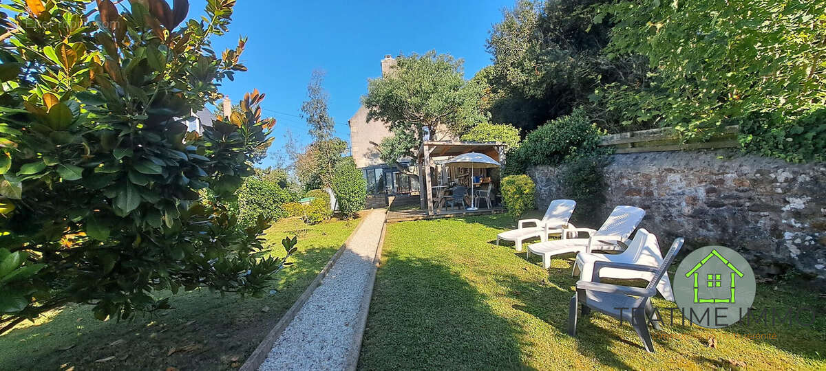 Maison à TREDREZ-LOCQUEMEAU