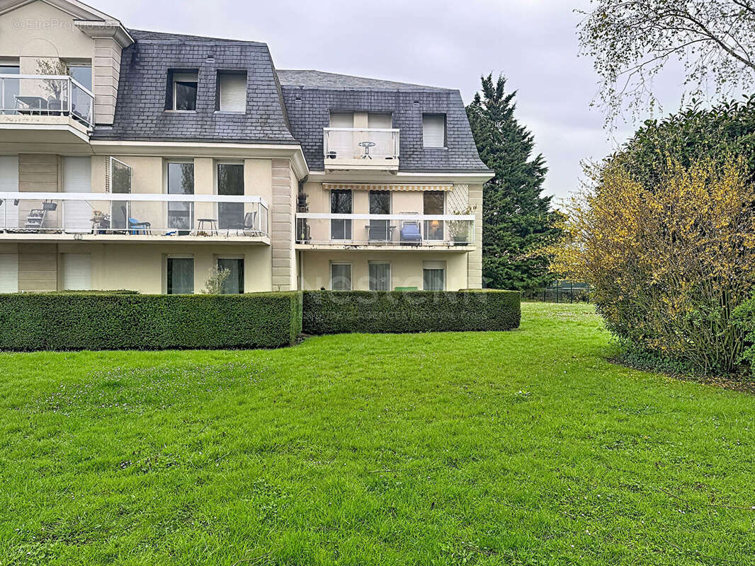 Appartement à LAMORLAYE