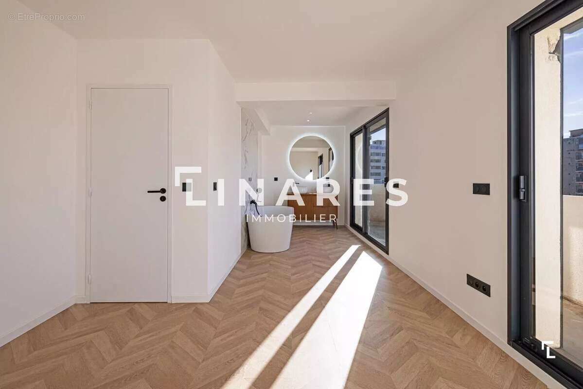 Appartement à MARSEILLE-5E