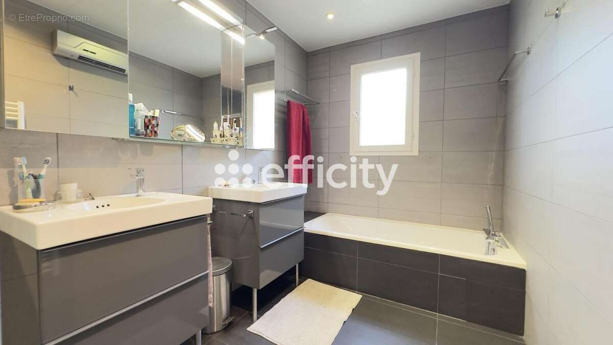 Maison à VILLENEUVE-LES-AVIGNON