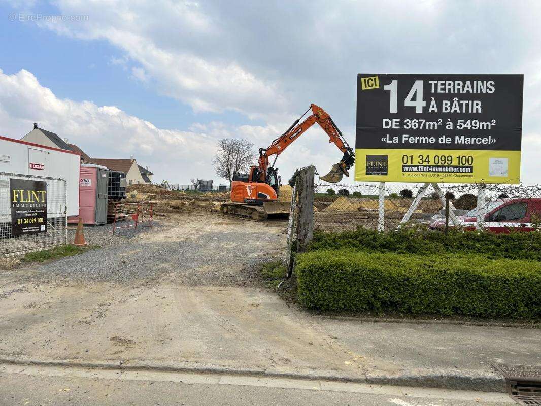 Terrain à NEUILLY-EN-THELLE