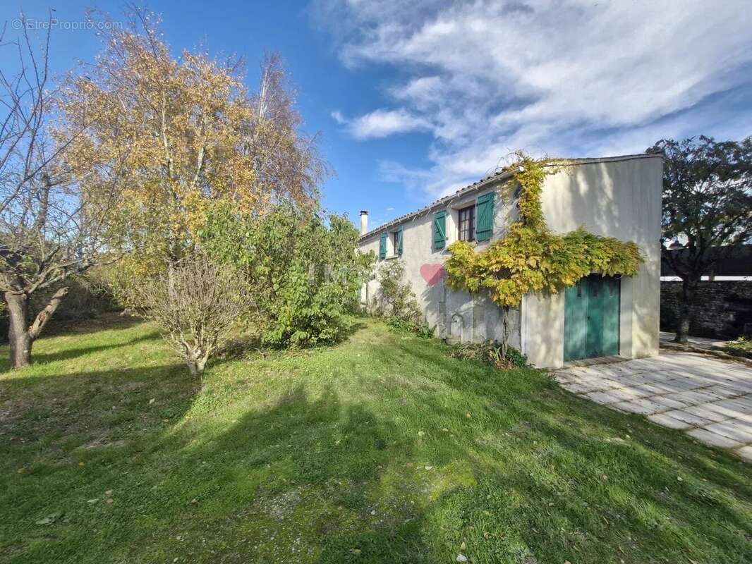 Maison à CROIX-CHAPEAU