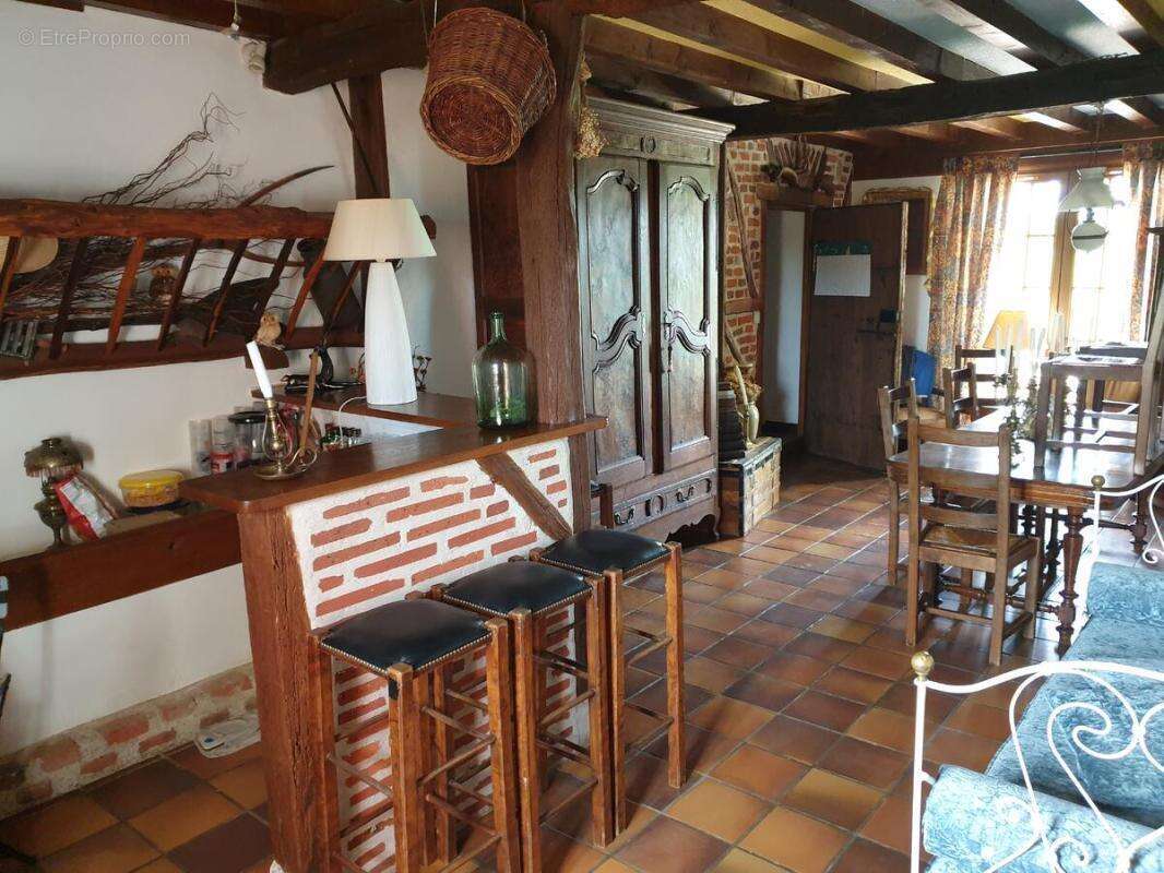 Maison 199 m² à Neuville-Les-Dames  - photo 3