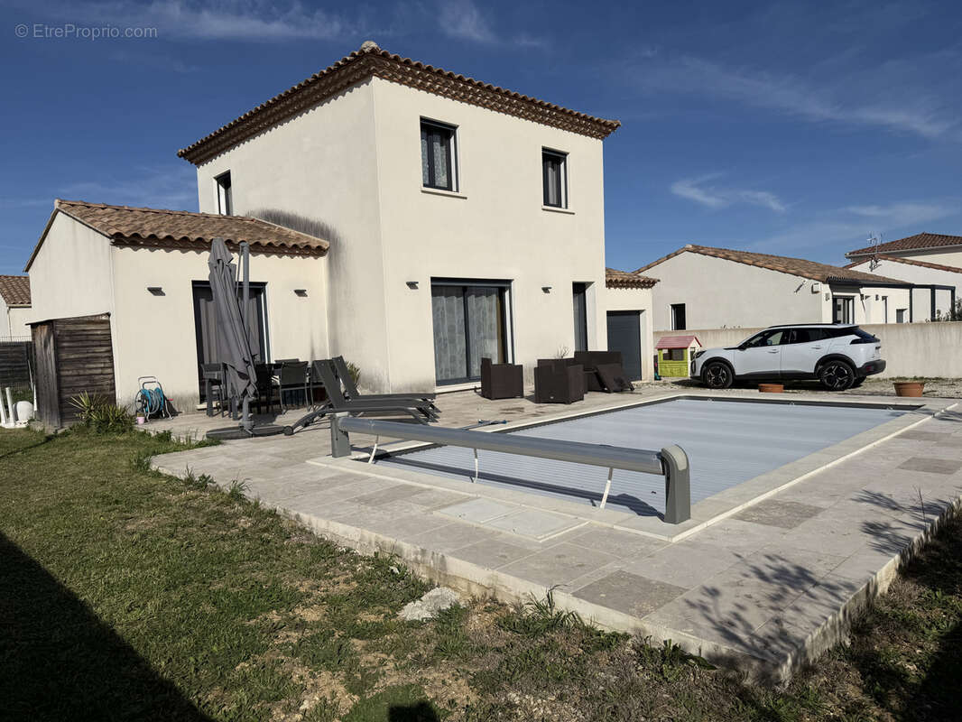 Maison à SAINT-CHAPTES