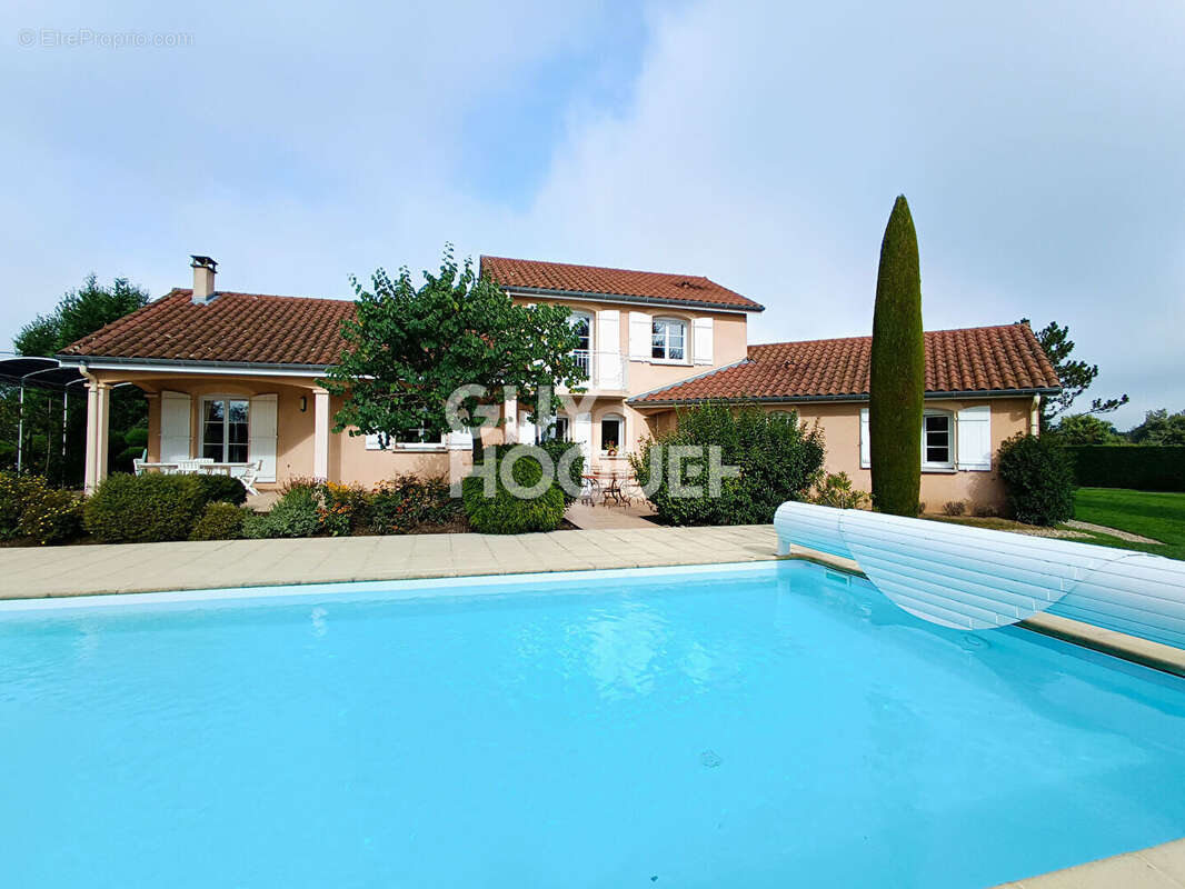 Maison à BOISSET-LES-MONTROND