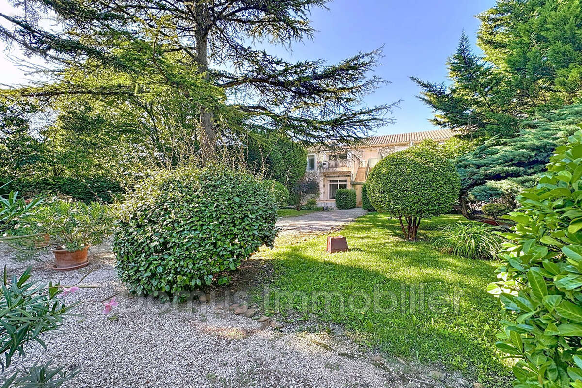 Appartement à SAINT-SATURNIN-LES-AVIGNON