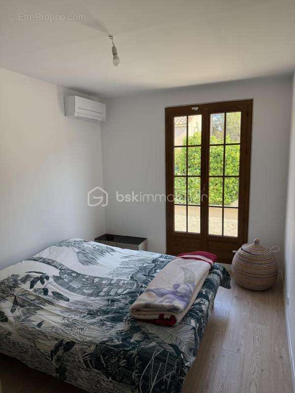 Propriété d'Exception - Quartier Résidentiel de PÉLISSANNE (DEPT13) - Villa Type 8 - 170 m2 - Terrain Arboré,Sécurisé - 1500M2 - - photo 13