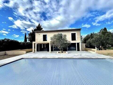 Maison à FONTVIEILLE