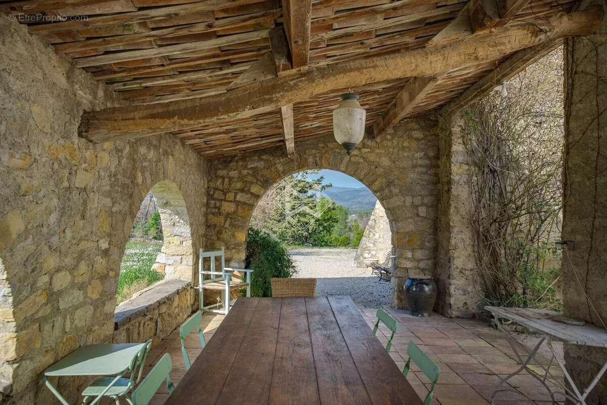 Maison à TOURRETTES