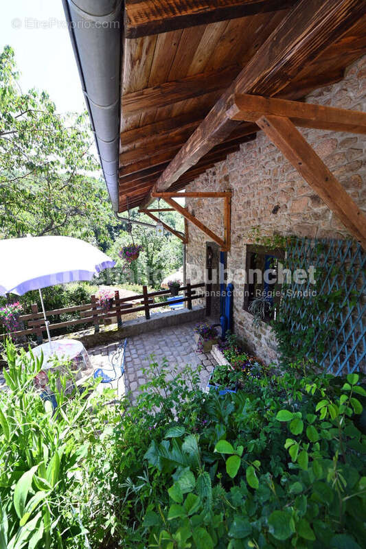 Maison 130 m² à Sainte-Colombe-Sur-Gand  - photo 5