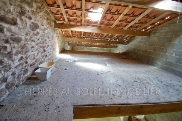 Parking à LA TOUR-SUR-ORB