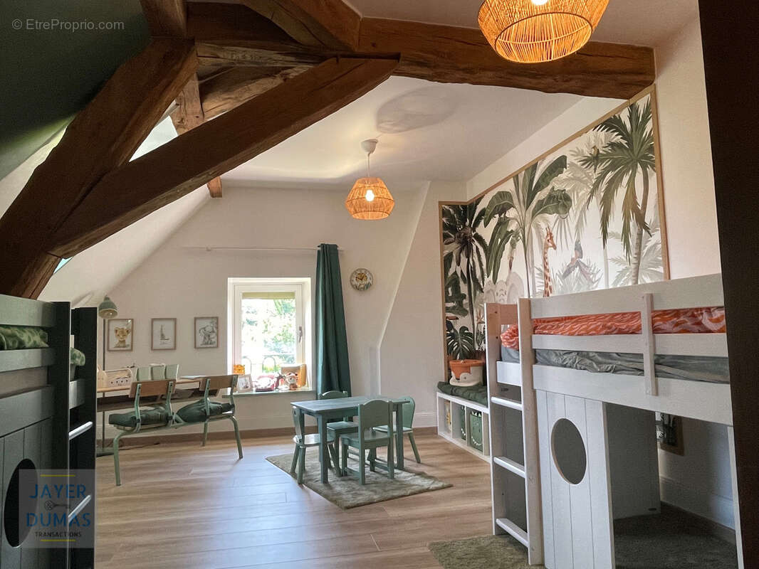 ALLERIOT - Magnifique demeure 6 Chambres, vaste Garage et Piscine - - photo 24
