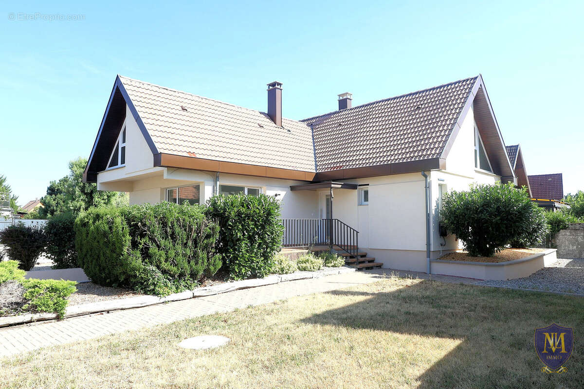 Saint-louis neuweg maison rénovée de 128 m2 avec piscine sur 9,48 ares de terrain - photo 11