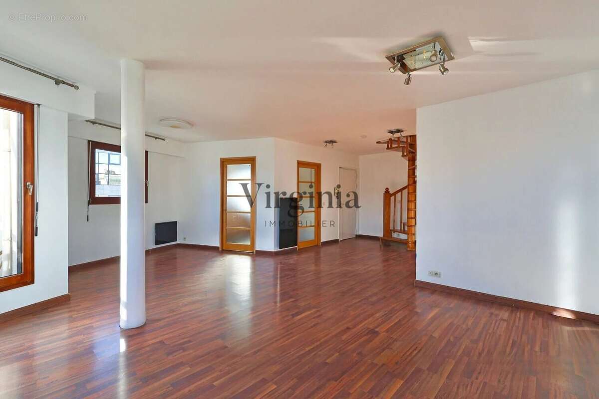 Appartement à CHARENTON-LE-PONT