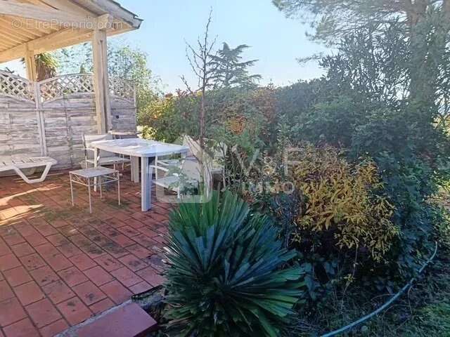 Maison à LAUZERVILLE