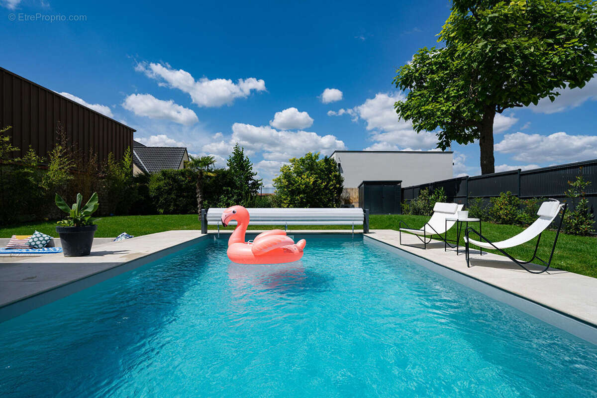 Maison renovée avec piscine 252 m² - proche bezannes - photo 2