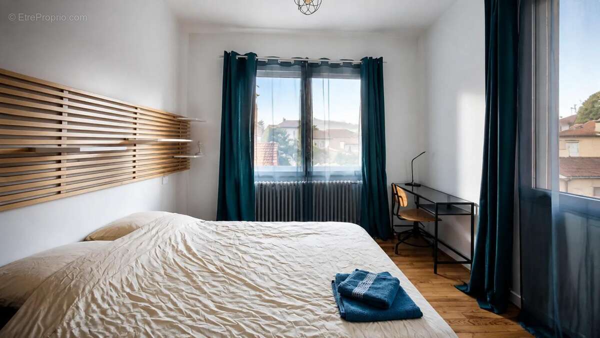 Immeuble de rapport: 3 lots loués: T5, T2, Studio avec 3 garages - photo 11