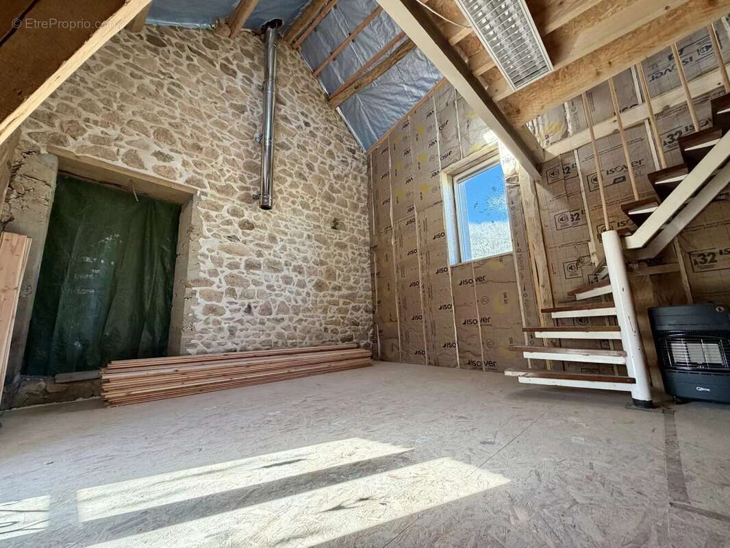 Maison à MONTSAUCHE-LES-SETTONS