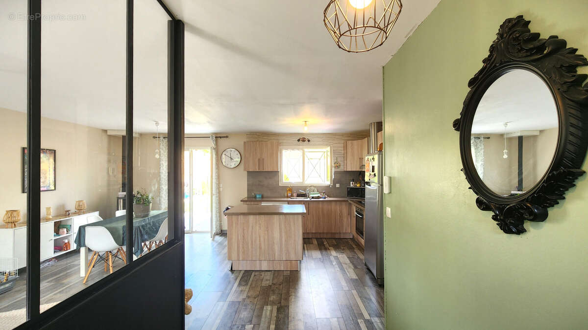 Maison à SAINT-YZAN-DE-SOUDIAC