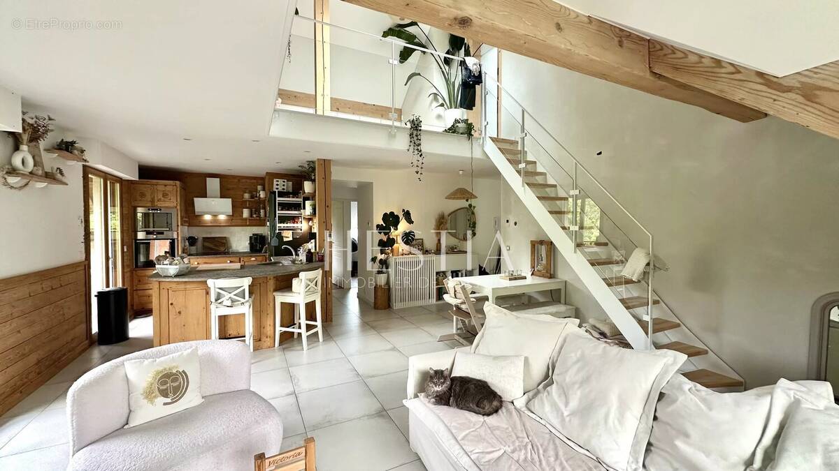 Appartement à GROISY