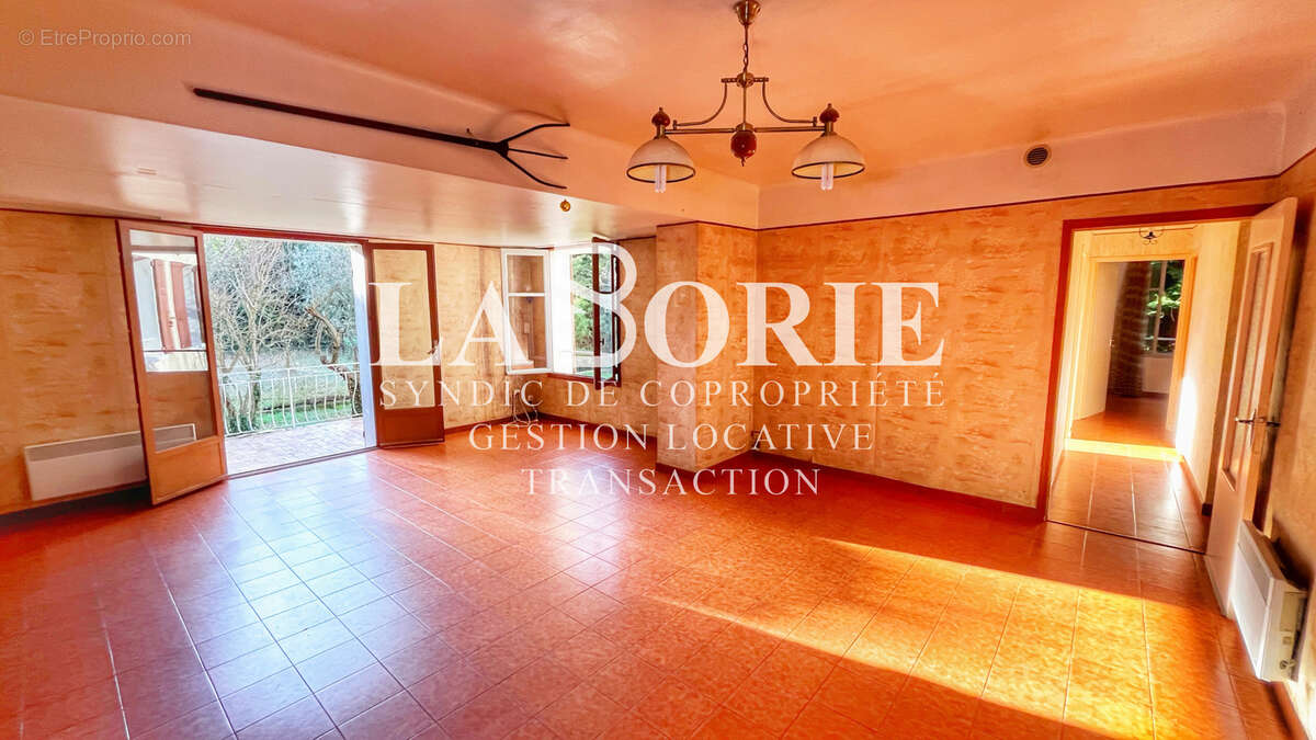 À Entraigues-Sur-La-Sorgue, villa avec terrasse 5 pièces 110m2 - photo 4