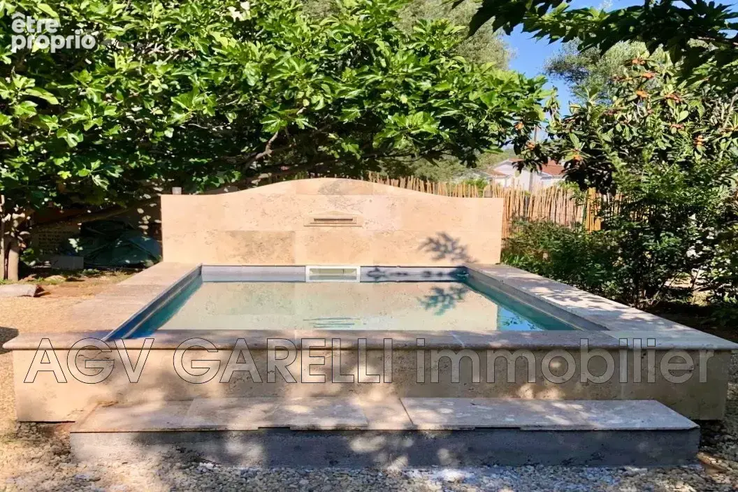 Maison 110 m² à Le Revest-Les-Eaux  - photo 4