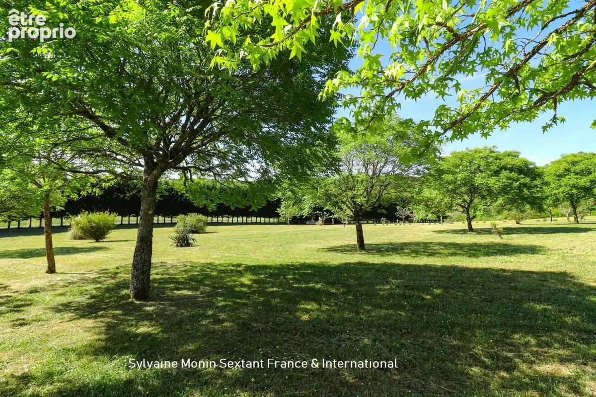 Calme absolu et vue dégagée pour cet ensemble immobilier de 3 maisons avec 3 piscines sur 2 hectares - photo 7