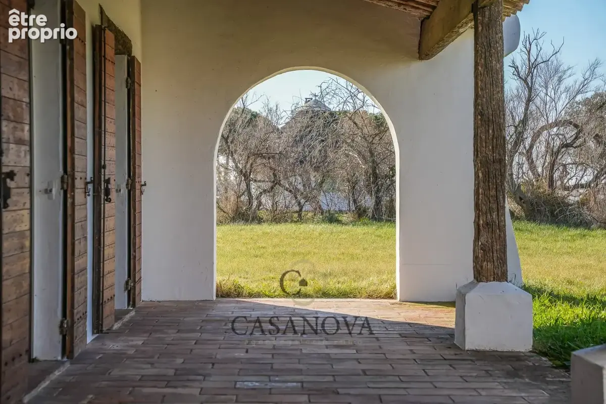 Mas camarguais de charme à vendre  Saintes-Maries-de-la-Mer  Calme absolu, nature et authenticité - photo 3