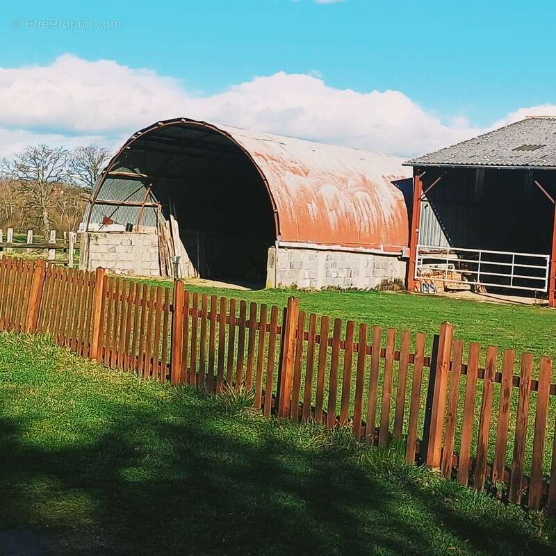 Maison à SAINT-PRIEST-BRAMEFANT