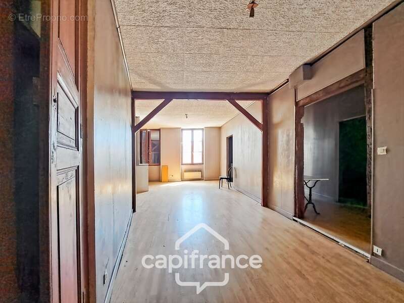 Ancien bar-restaurant avec logement – Fort potentiel au cœur de Châteaumeillant - photo 18